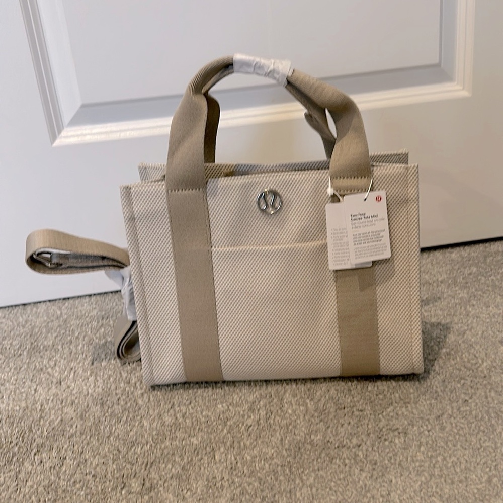 Lululemon tote discounted brand new!